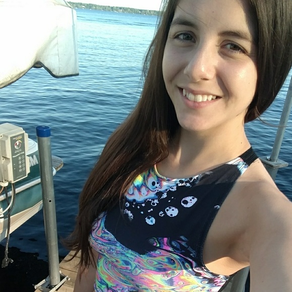 Meet your Posher, Michalia - Picture 1 of 2